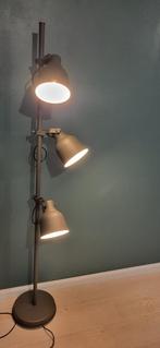 Grijze Staanlamp (Inclusief lampen), Huis en Inrichting, Lampen | Vloerlampen, 150 tot 200 cm, Zo goed als nieuw, Ophalen