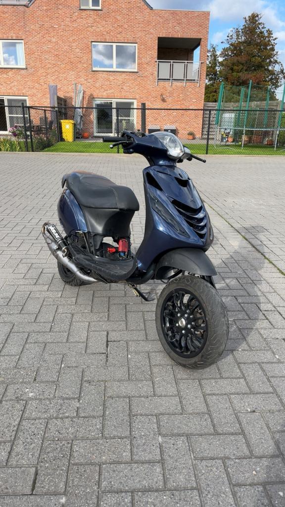 Zip 2t (waardepeiling), Fietsen en Brommers, Scooters | Piaggio, Zo goed als nieuw, Zip, Klasse B (45 km/u), Tweetakt, Ophalen