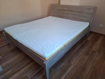 Ikea bed 180  200 zonder matras en zonder lattenbodem.