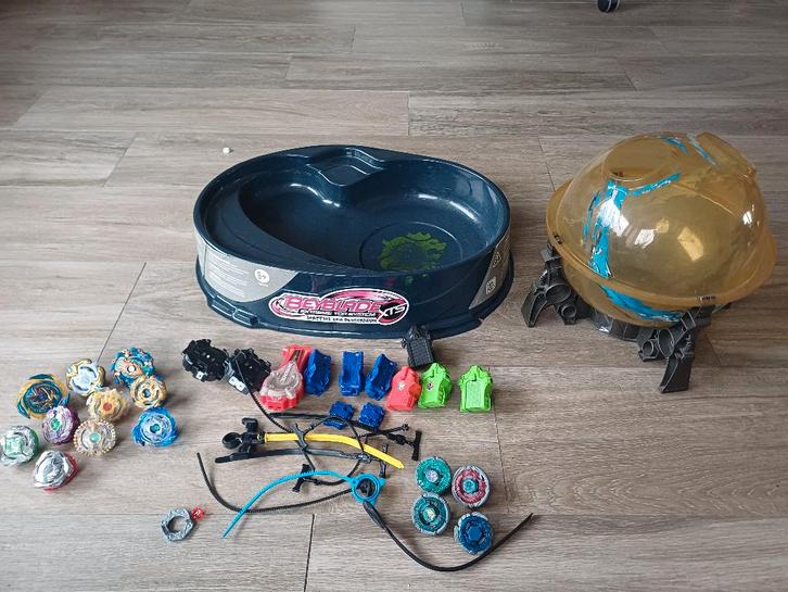 Beyblades + 2x stadium, Enfants & Bébés, Jouets | Autre, Utilisé, Garçon ou Fille, Enlèvement ou Envoi