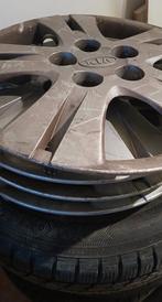 Pneus neige montés sur jantes kia avec enjoliveurs, Enlèvement, Comme neuf