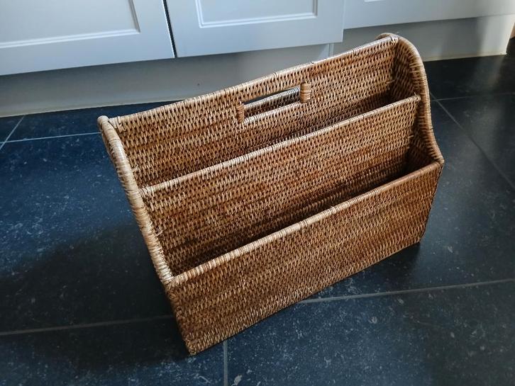 Tijdschriftenrek rotan krantenhouder rieten krantenbak, Huis en Inrichting, Woonaccessoires | Krantenbakken en Lectuurbakken, Ophalen of Verzenden