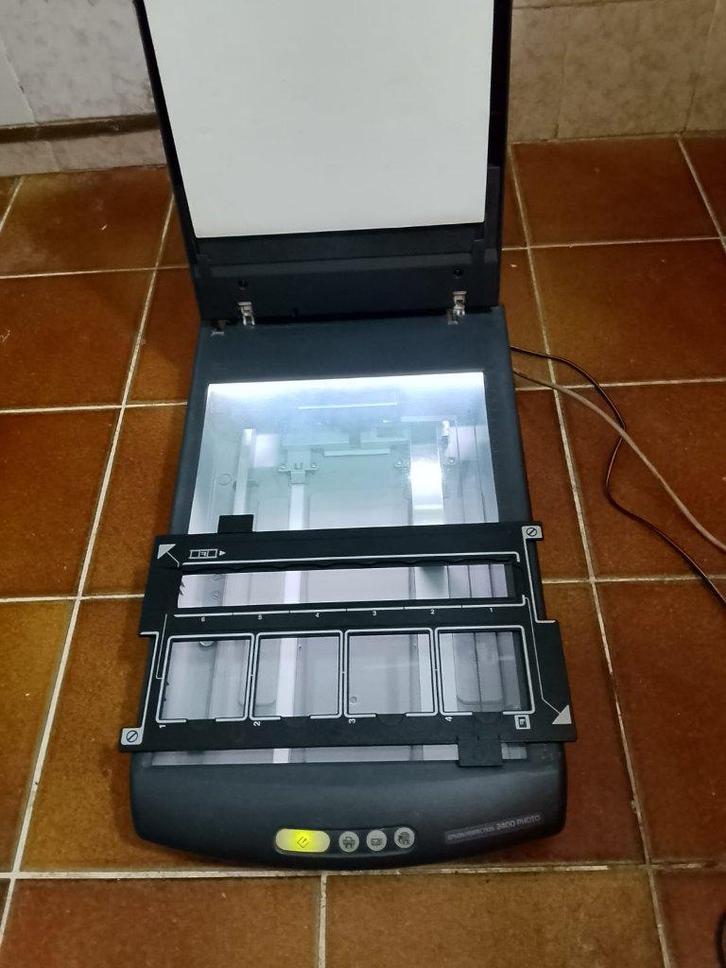 SCANNER EPSON PERFECTION PHOTO FILM, SLIDES, PHOTOS, DOCS, Informatique & Logiciels, Scanners, Utilisé, Scanner de diapositives