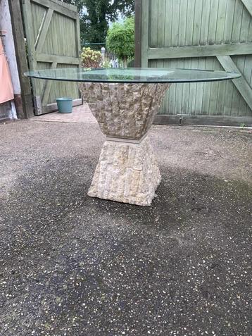 mooie 3 delige tafel met glazen tafelblad beschikbaar voor biedingen