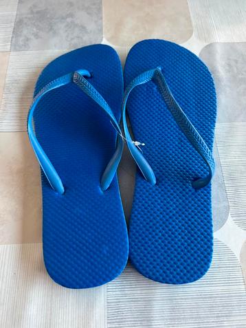 Ongebruikte teenslippers, maat EUR 39-40 beschikbaar voor biedingen