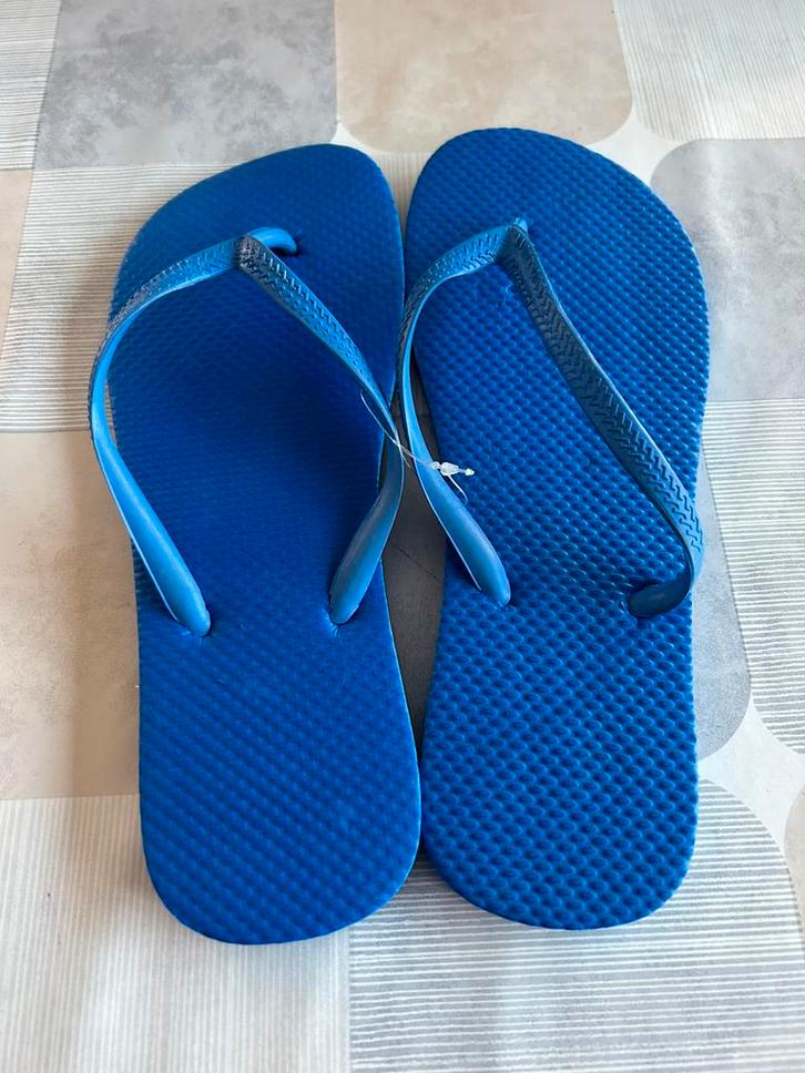 Ongebruikte teenslippers, maat EUR 39-40, Kleding | Dames, Schoenen, Nieuw, Slippers, Blauw, Ophalen of Verzenden