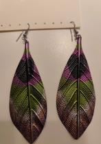 Longues boucles d'oreilles en forme de plume en métal martel, Ophalen of Verzenden, Zo goed als nieuw, Hangers