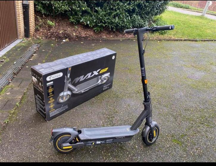 ninebot max g2, Fietsen en Brommers, Steps, Zo goed als nieuw, Ophalen of Verzenden
