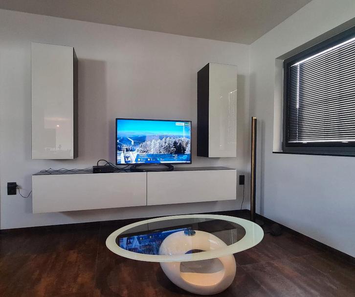 Calligaris hoogglans TV wandmeubel, Maison & Meubles, Armoires | Mobilier de télévision, Comme neuf, Enlèvement