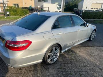 MERCEDES W212 SILVER 775 DEUR RECHTSVOOR  A 212 720 02 05 disponible aux enchères