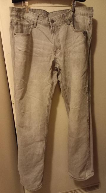 Jeans, broeken, shorts.  beschikbaar voor biedingen