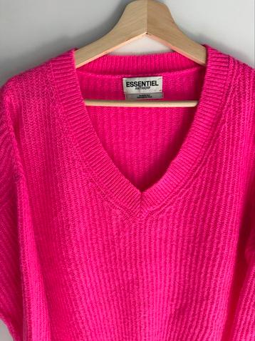 Fushia roze mohair trui Essentiel Antwerp beschikbaar voor biedingen