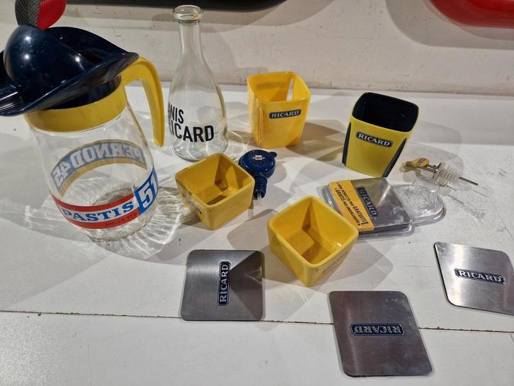 Ricard Pastis Anis onderleggers karaf dispenser schaal  set, Verzamelen, Merken en Reclamevoorwerpen, Zo goed als nieuw, Gebruiksvoorwerp