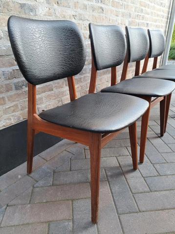 Vintage eetkamerstoelen beschikbaar voor biedingen