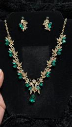 Gouden statement ketting met groene stenen + oorbellen, Ophalen of Verzenden, Nieuw, Groen, Overige materialen