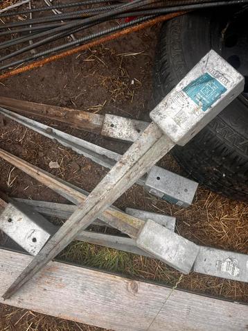 Paal houder met punt  beschikbaar voor biedingen