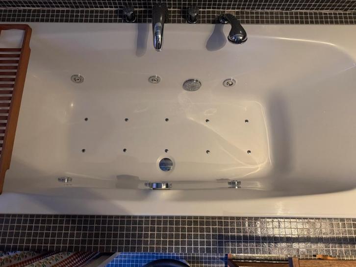 Bubbelbad, Huis en Inrichting, Badkamer | Complete badkamers, Gebruikt, Ophalen