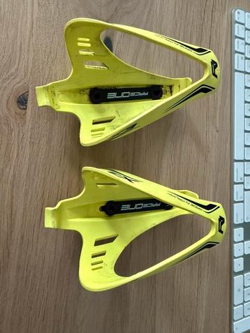 2 lichtgewicht RACEONE X3 fietsfleshouders: 40 gram beschikbaar voor biedingen