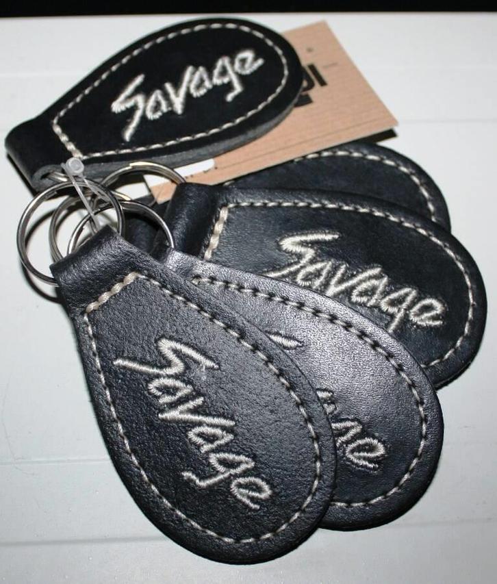 Sleutelhanger Suzuki Savage - Zwart Leren Afwerking,, Motoren, Onderdelen | Suzuki, Nieuw, Verzenden