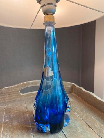 Pied de lampe en cristal, Enlèvement