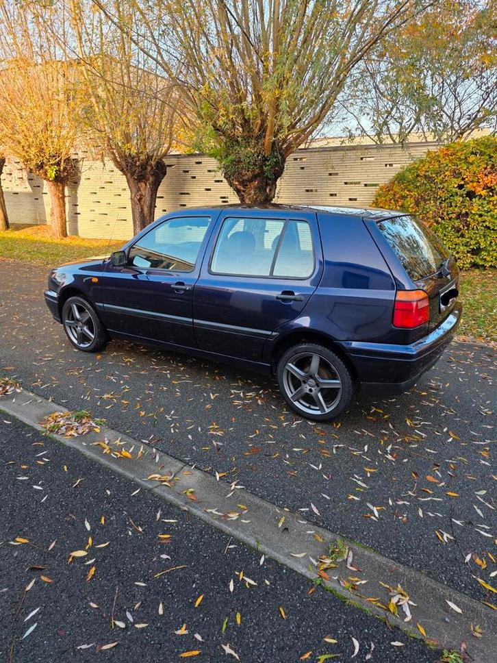 Vw golf 3 met weinig km's,schroefset,gekeurd voor verkoop, Auto's, Volkswagen, Particulier, Golf, Benzine, Onderhoudsboekje, Ophalen