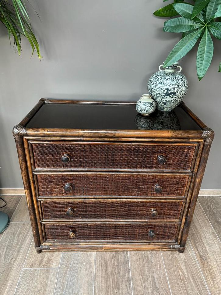Vintage rotan bamboe commode 4 laden – boho chic!, Maison & Meubles, Armoires | Commodes, Utilisé, Enlèvement