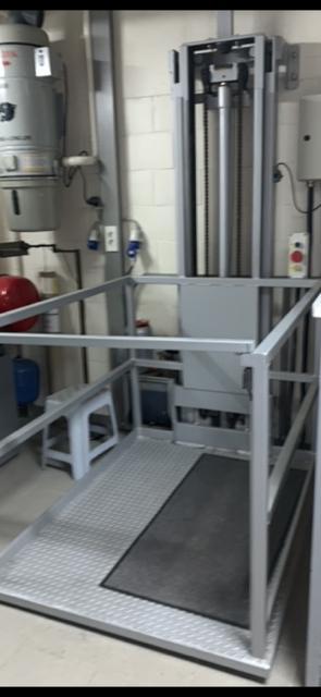 Goederenlift of motolift, Zakelijke goederen, Machines en Bouw | Liften, Steigers en Ladders, Ophalen of Verzenden