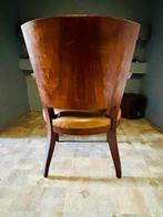 Fauteuil en cuir en bois avec quelques griffures de chat, Ophalen