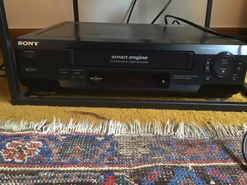 videorecorder + DVD's van Lili en Marleen beschikbaar voor biedingen