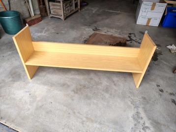 Boekenplank beschikbaar voor biedingen