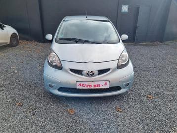 Toyota Aygo 1.0 essence 5 portes nouveaux pneus disponible aux enchères