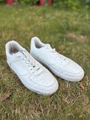 Sneakers voor heren beschikbaar voor biedingen