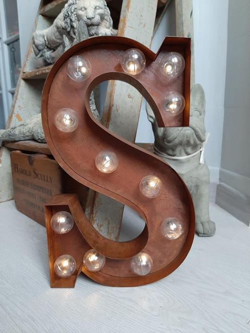 Kermis letter lamp met roest finish "S", Maison & Meubles, Lampes | Appliques, Utilisé, Métal, Enlèvement ou Envoi