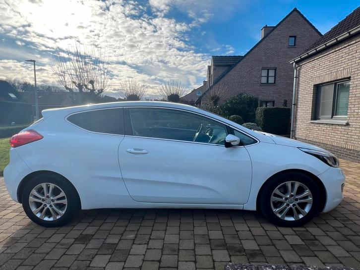 Kia Pro_Ceed 1.6 CRDi 51.000km, Autos, Kia, Particulier, (Pro) Cee d, ABS, Caméra de recul, Phares directionnels, Airbags, Air conditionné