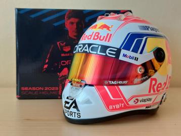 Max Verstappen Red Bull F1 helm seizoen 2023 1:2 beschikbaar voor biedingen
