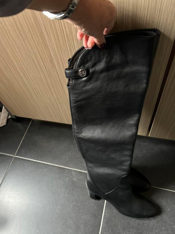 Knielaarzen zwart leder Caroline Biss 41 nieuw, Kleding | Dames, Schoenen, Zo goed als nieuw, Zwart, Ophalen of Verzenden