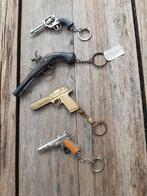 Set van 4 sleutelhangers pistool., Collections, Porte-clés, Comme neuf, Enlèvement