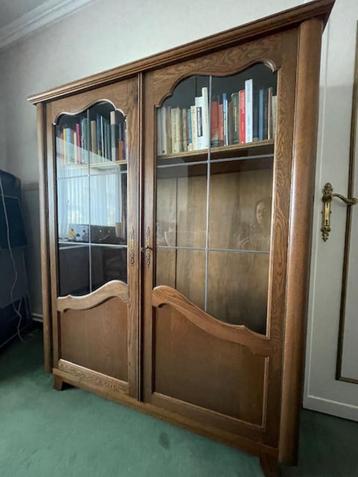 BUREAU BUREUSTOEL EN KAST