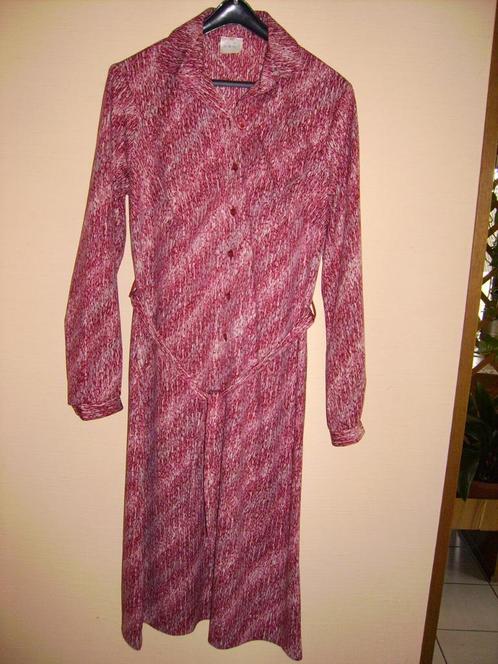 Bordeauxrode jurk met overhemdkraag Maat: 42, Kleding | Dames, Jurken, Zo goed als nieuw, Maat 42/44 (L), Overige kleuren, Knielengte