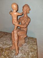 terracotta beeld moeder met kind getekend P Serste, Ophalen