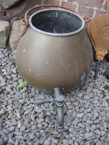 Oudheid: Oude koperen ketel beschikbaar voor biedingen