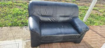 lederen 2-zit beschikbaar voor biedingen