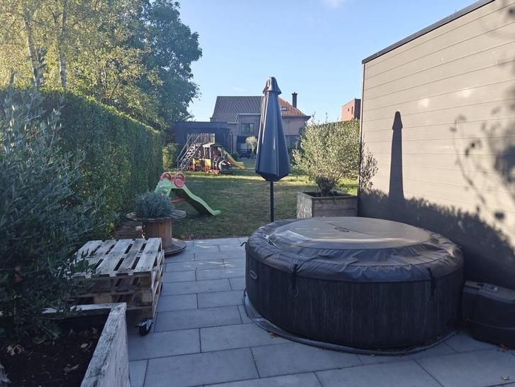 Intex greywood jacuzzi 6 personen, Tuin en Terras, Bubbelbaden en Hottubs, Zo goed als nieuw, Opblaasbaar, Afdekzeil, Grondzeil