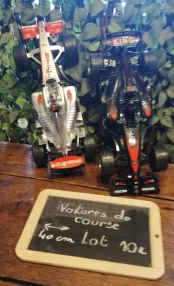 Lot de 2 voitures de course - 10€ un peu négociable disponible aux enchères