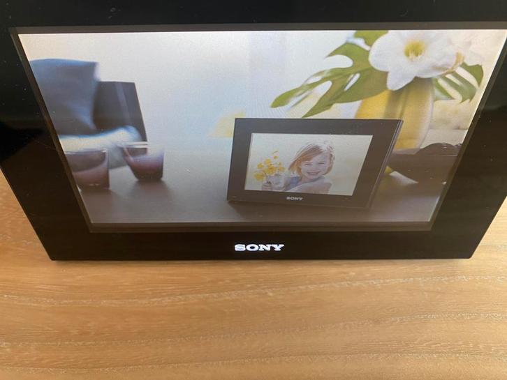 Digitale fotokader Sony DPF-D70, Audio, Tv en Foto, Foto | Digitale fotokaders, Zo goed als nieuw, Ophalen of Verzenden