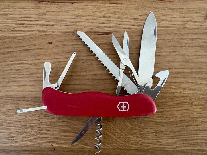 Victorinox Outrider Groot Zwitsers zakmes met 14 functies, Caravans en Kamperen, Kampeergereedschap, Zo goed als nieuw, Ophalen of Verzenden