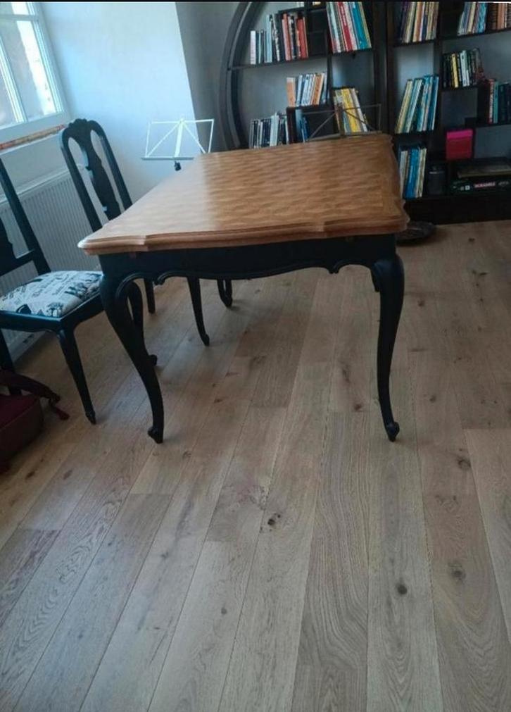 Tafel in Louis XV/Regency/Chippendale-stijl en 4 stoelen?, Huis en Inrichting, Complete eetkamers, Ophalen of Verzenden