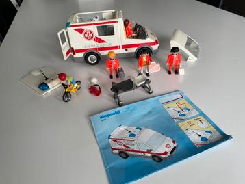 Playmobil ziekenwagen ambulance 4221 + 2 extra figuren beschikbaar voor biedingen