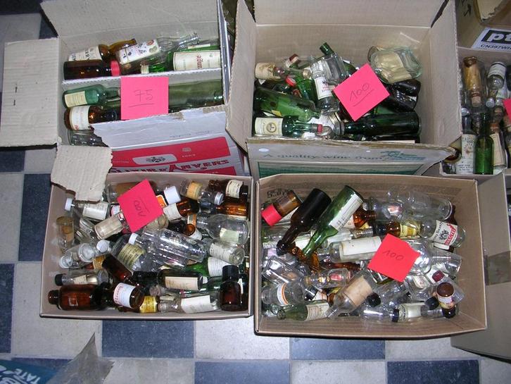 Oude flesjes flessen likeur wijn, Verzamelen, Retro, Ophalen