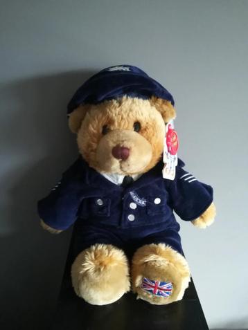 Bobby policeman van Keel Toys beschikbaar voor biedingen